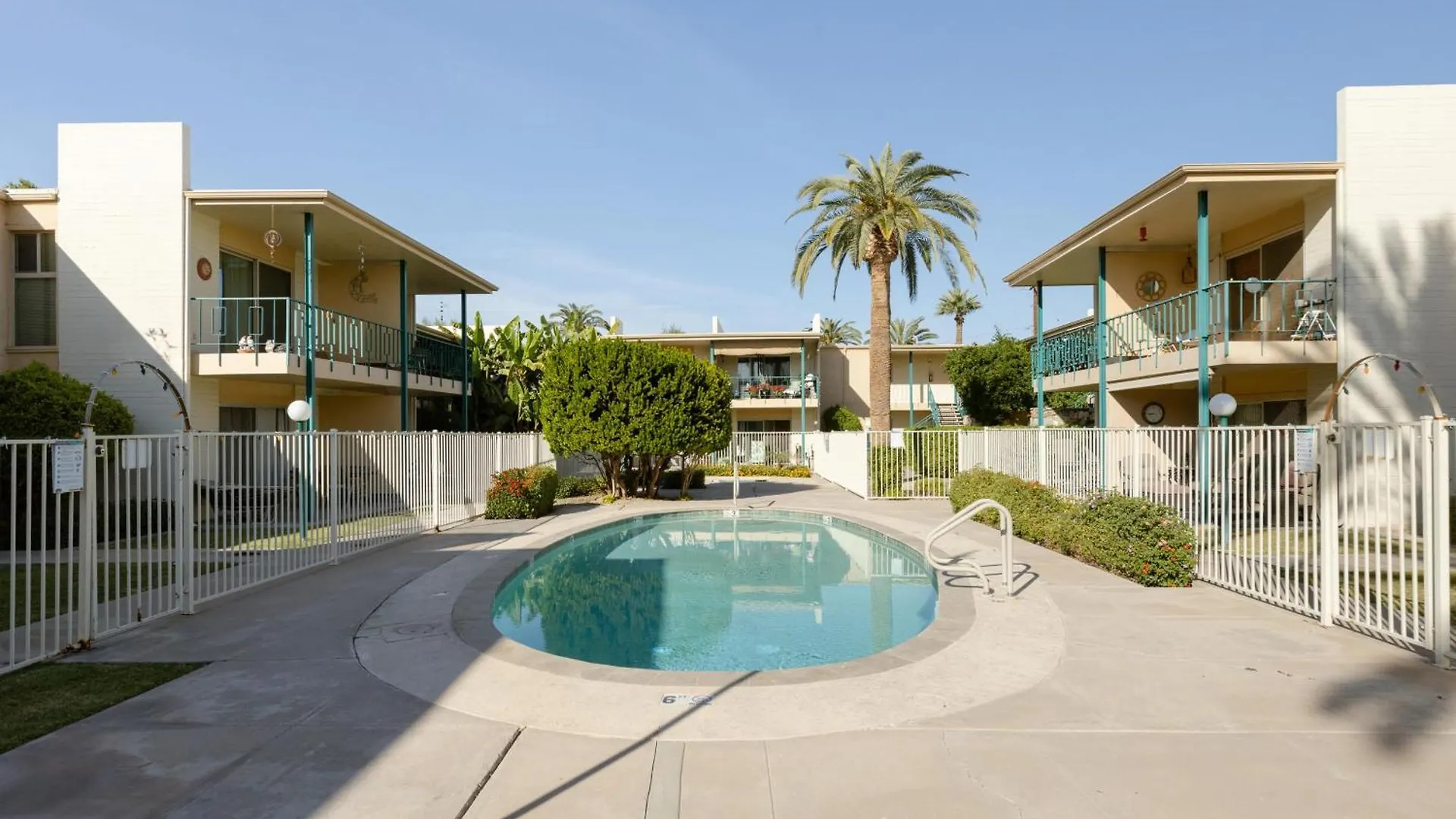 Casa vacanze Modern Chic Condo In Midtown W Pool & Hot Tub Phoenix