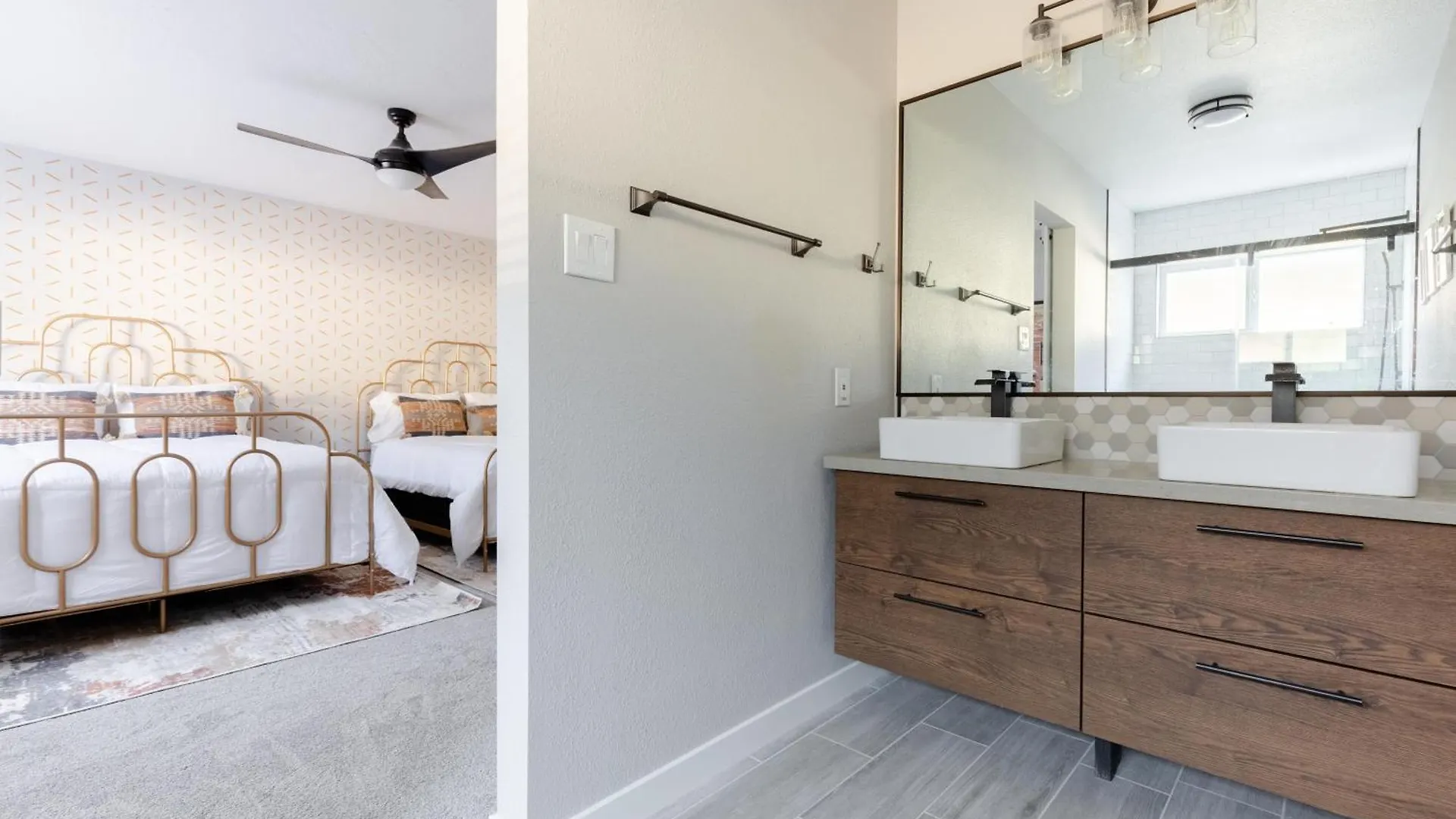 Modern Chic Condo In Midtown W Pool & Hot Tub Phoenix